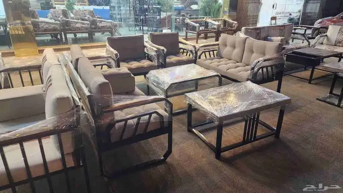كراسي حديد و خشب و طاولة جلسات خارجية 18
