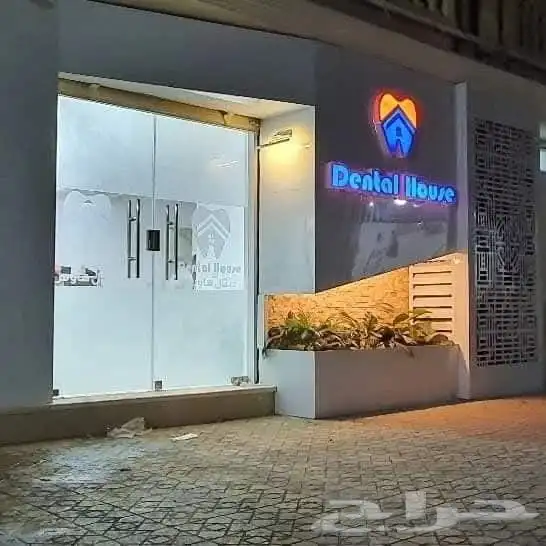 معلم تركيب وتصنيع كافه شغل الدعايه والاعلان متاح للعمل ومعاي 3