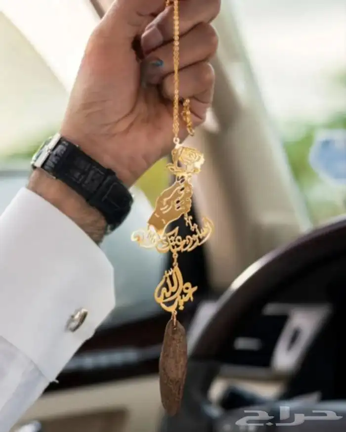 تعليقات سياره بالاسم رجالي ونسائي مطلية بالذهب أو الفضة تصم 5