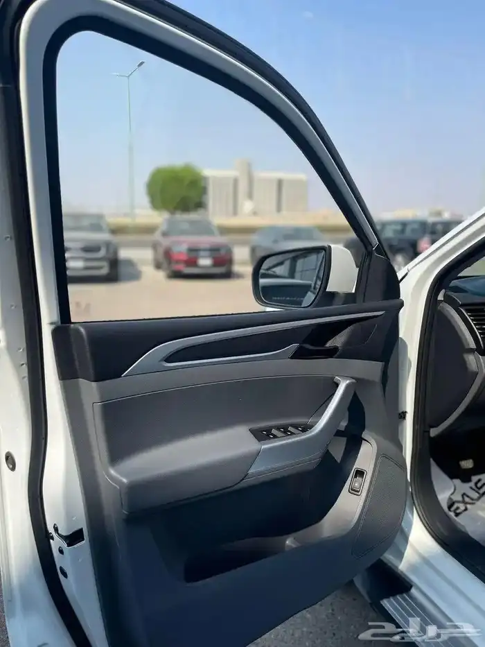 MG T60 لاكجري 2.0 موديل 2025 3