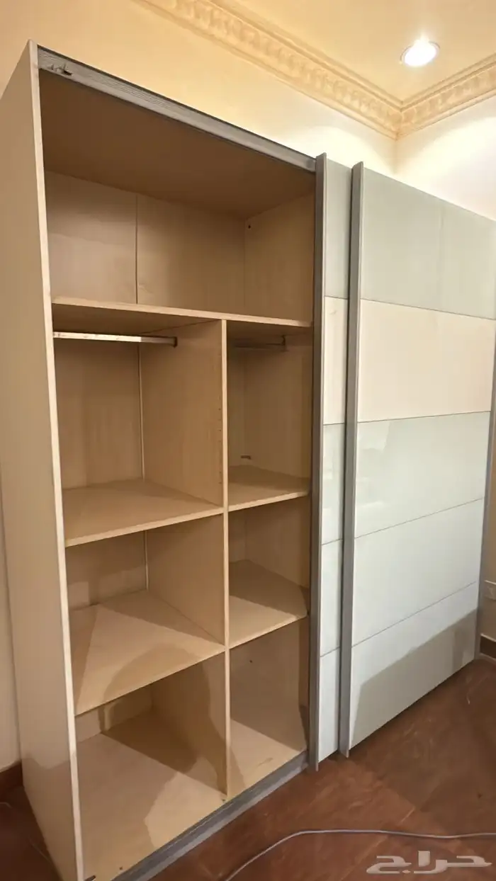 نجار أبواب فك وصيانه وتصليح اثاث دواليب وسراير ومكاتب وطاولا 0