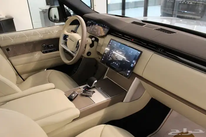 رنج روفر HSE V8 2025 10