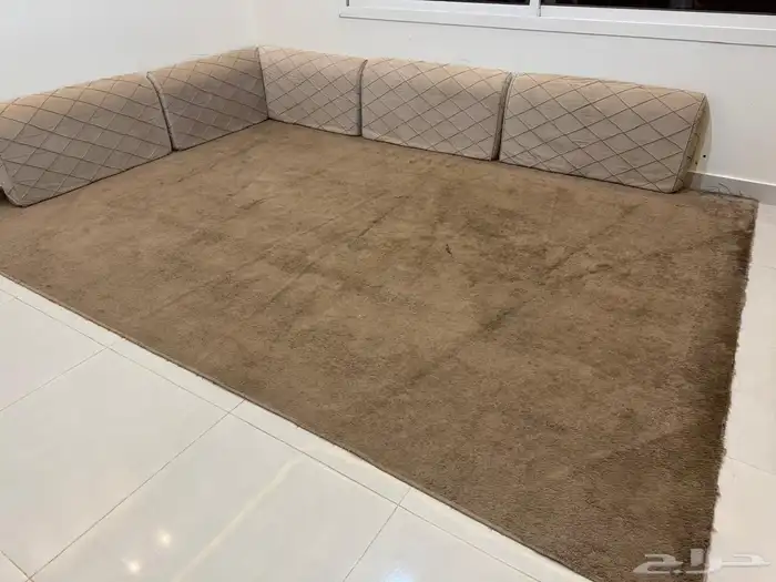 للبيع جلسه أرضية مع فرشته 0