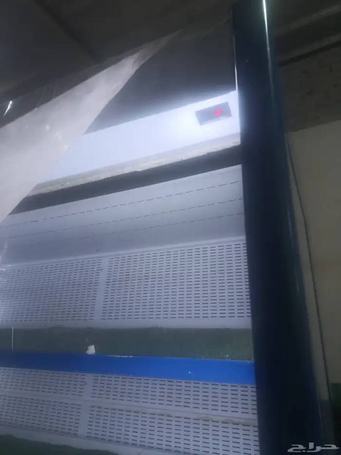 ثلاجة عرض مشروبات وخضار   طول 3 م   حالة ممتازة 1