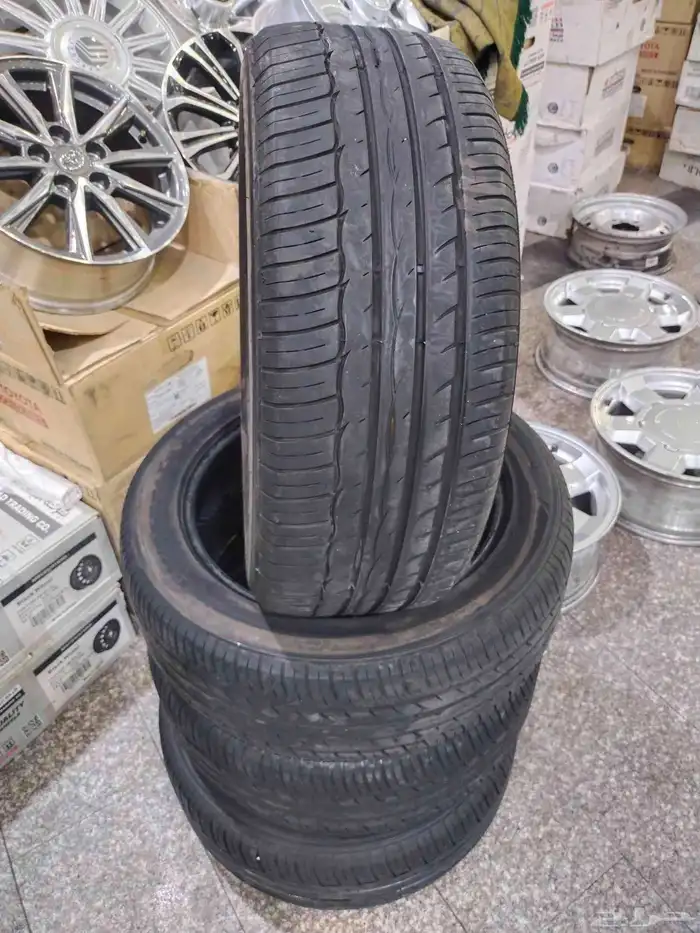يتوفر لدينا كفرات كنفرسر مقاس 215 55 17 4