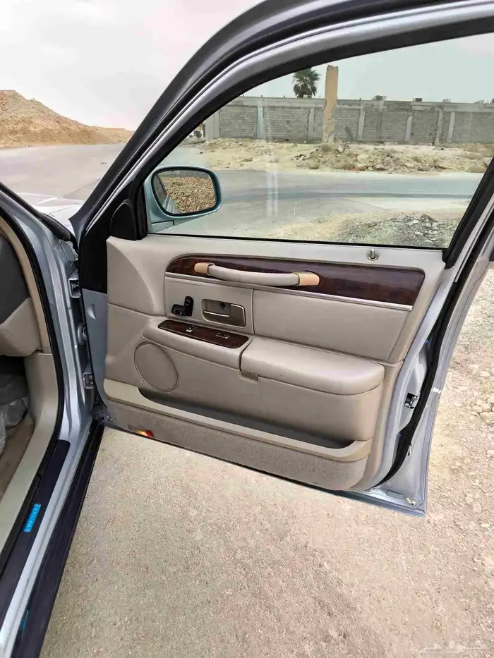للبيع لينكون تاون كار 2007 لارج سعودي نظيف 15