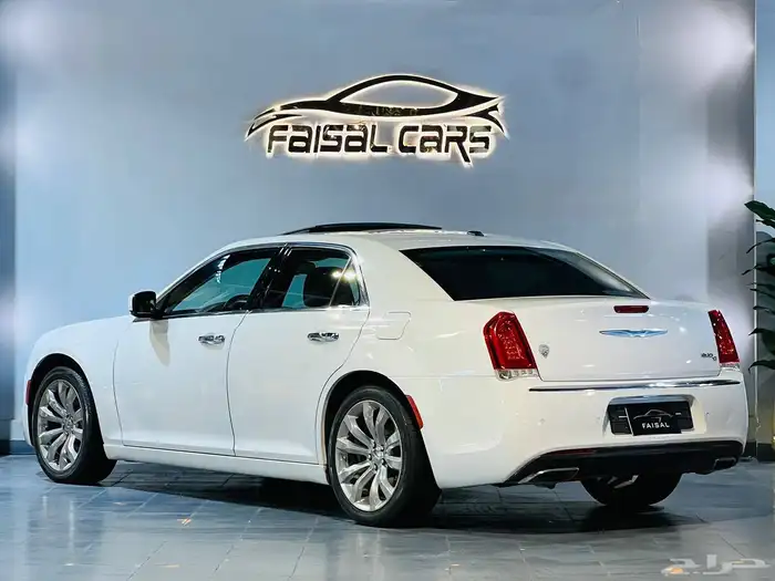 كرايزلر 2017 اكزاكتيف V6 C300بحاله ممتازه ماشاء الله 3