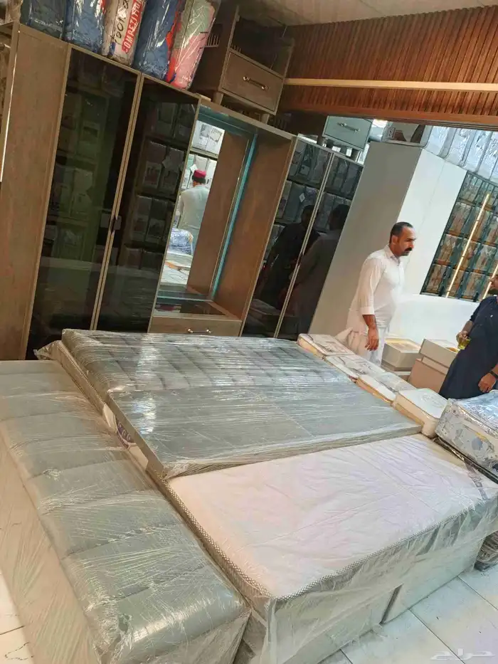 غرفة نوم جاهزه تكون سرير ودولاب و2كمدينان 4
