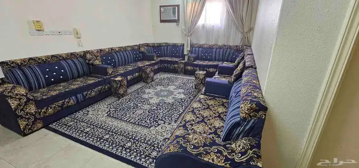 كنب وسجادة وطاولة تلفزيون 0