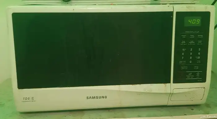 ميكروويف يعمل بحاله جيده 0