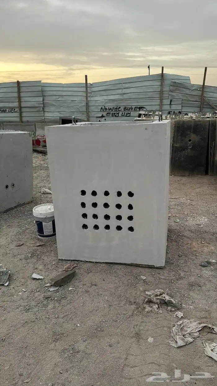 حواجز خرسانيه وزينة حدائق مناهيل مصدات قواعد اناره 1