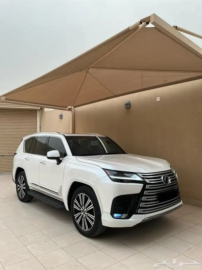 للبيع جيب لكزس 2023 LX600 3