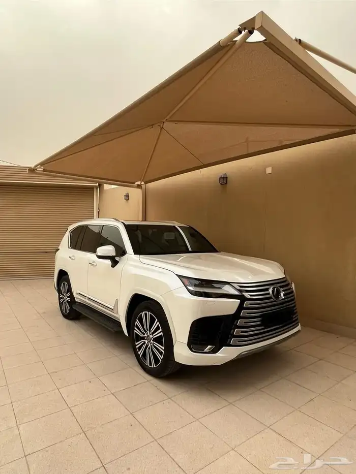 للبيع جيب لكزس 2023 LX600 1