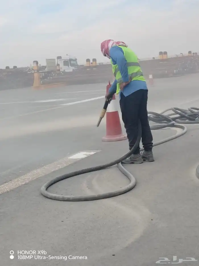ازاله الاصباغ القديمه بالرمل وصنفره الحديد وتخشين الخرسانه 0