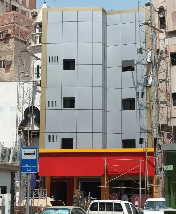 تركيب لوحات حروف بارزة بنر استيكرات صيانة لوحات واجهات كلادن 5