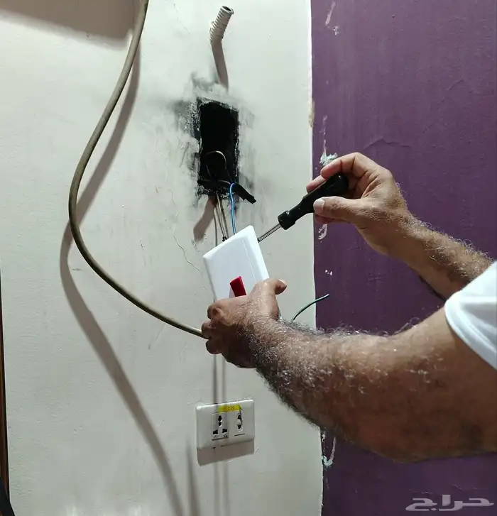 معلم كهربائي منازل وسباك تحت الطلب على رقم 0
