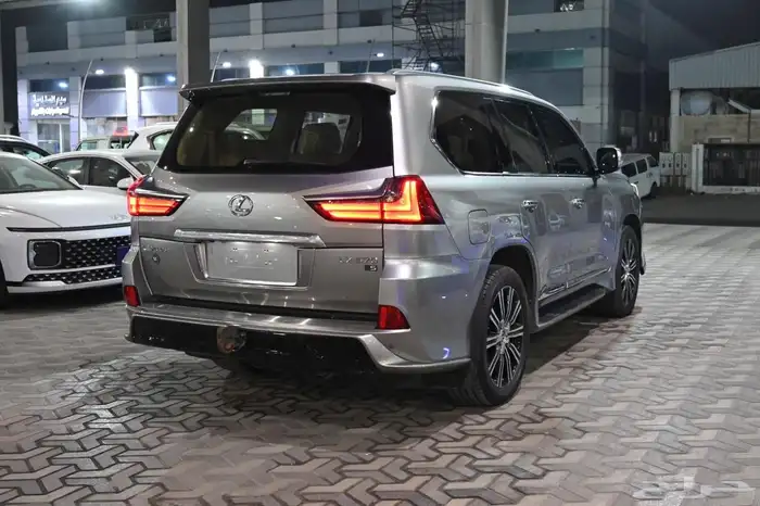 لكزس LX570 موديل 2021 5