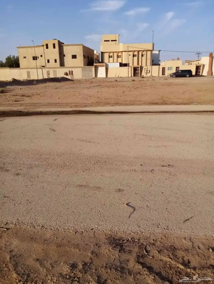 للبيع أرض سكنية في مركز مليح على شارعين 1