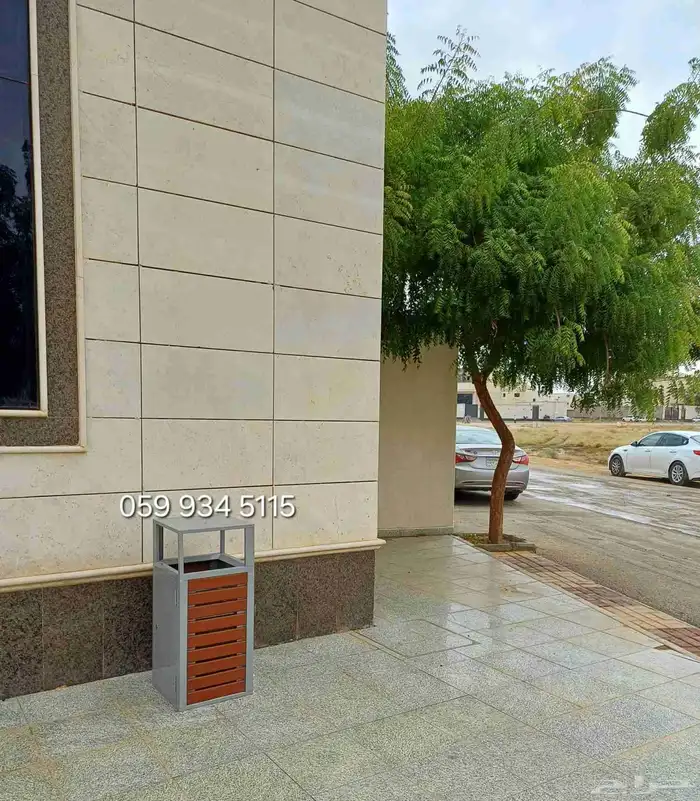 سلة نفايات خارجية ذات تصميم عصري 2