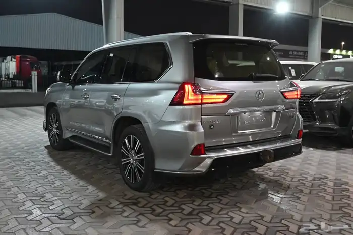 لكزس LX570 موديل 2021 3