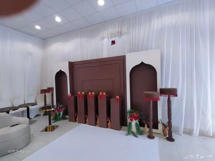 كوشة مع ورد احمر 1