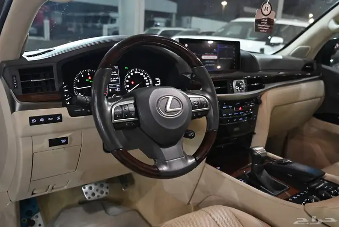 لكزس LX570 موديل 2021 7