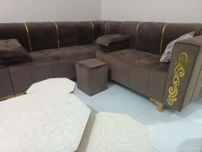 كنب شبه جديد خالي من العيوب عشر قطع يتسع ل20 شخص تقريبا 2