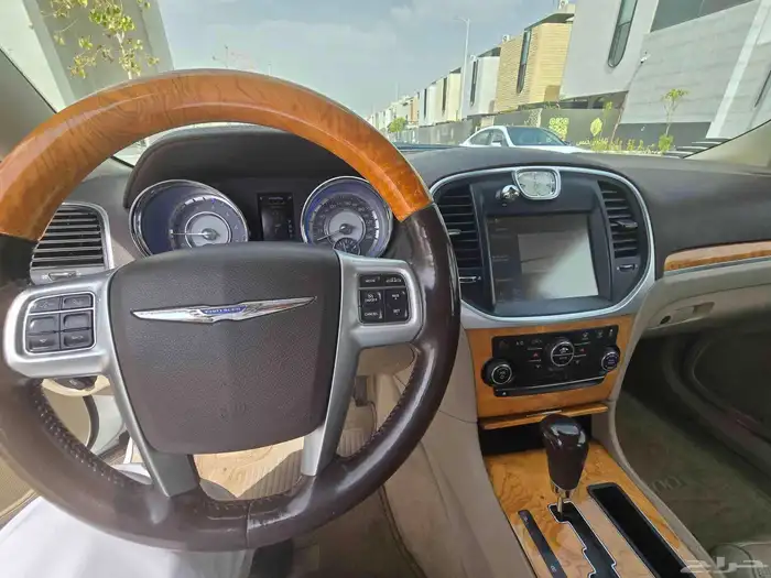 كرايسلر C300 سعودي هيمي 8 سلندر 5