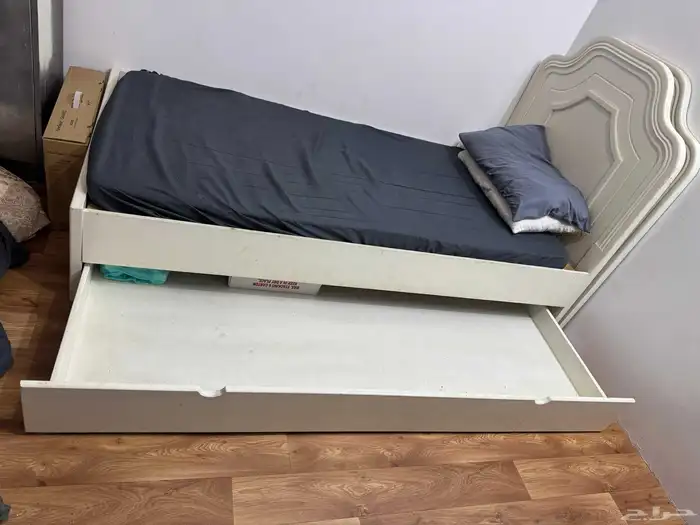 سريرين خشب مع مع درج سحب دراجه رياضيه وسرير حديد 6