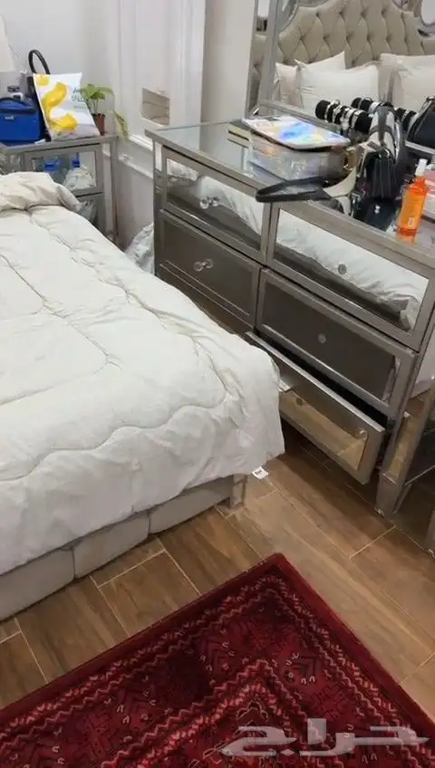 غرفه نوم وتلاجه وبوتجاز وكنبه مع طاولتها استعمال خفيف 4