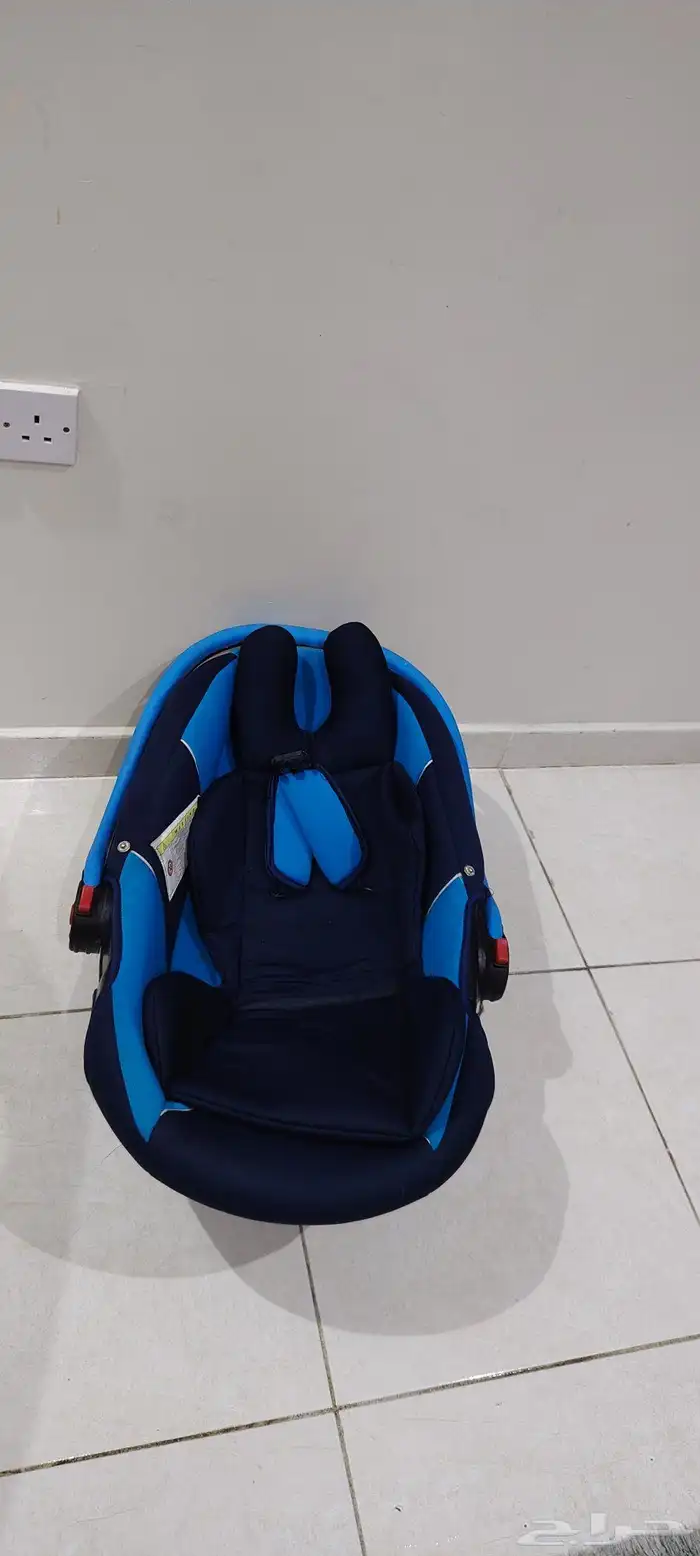 كرسي سيارة وسرير 1