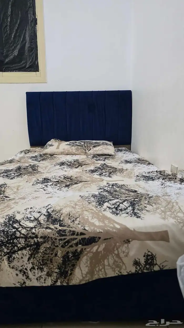 سريرين نفر ونص مع ظهر مخمل أزرق نظيفة 600 ريال 3