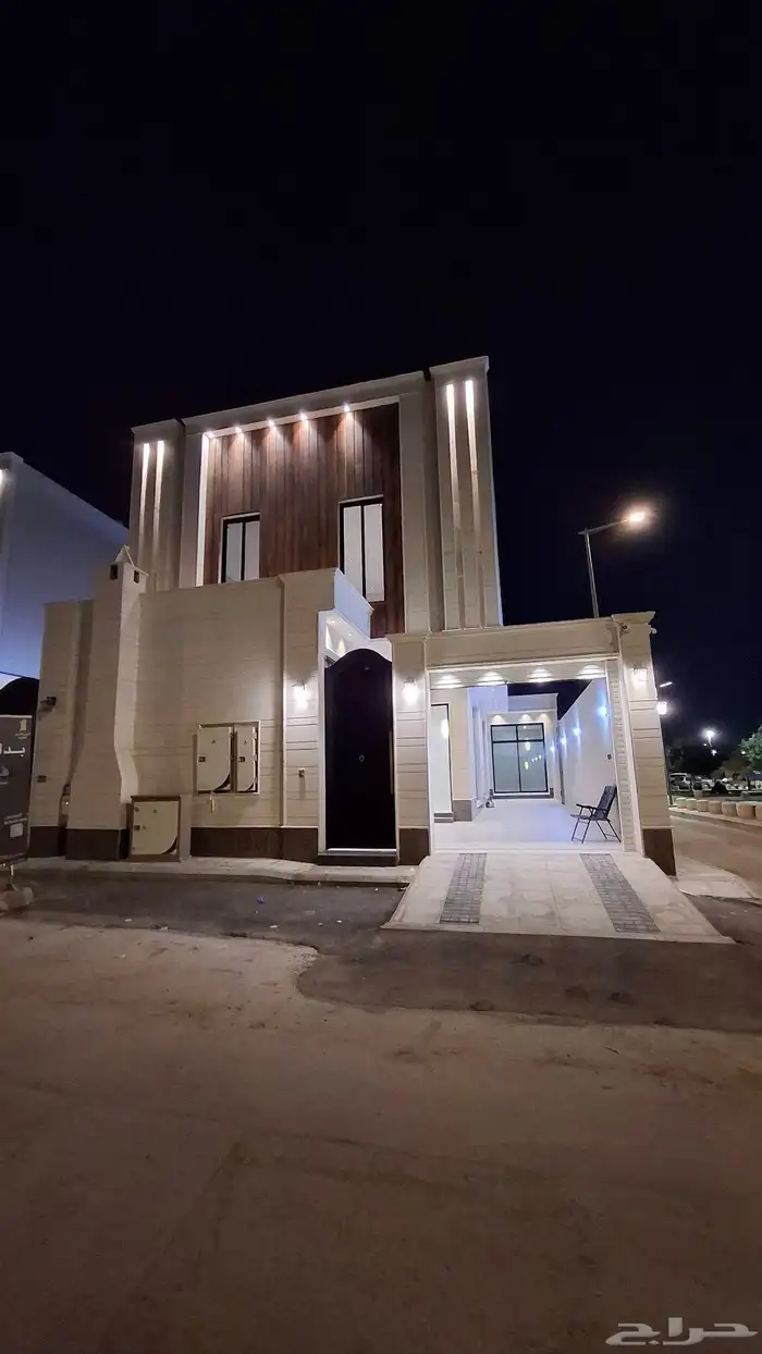 للبيع بشرق الرياض حي القادسية درج و2شقه 0