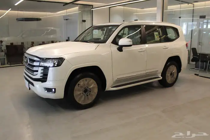 تويوتا لاندكروزر GXR L4 2025 بنزين 2