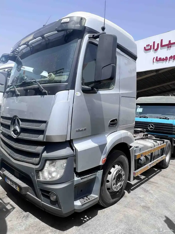 حراج معرض رائد للسيارات والشاحنات والمعدات الثقيله 4