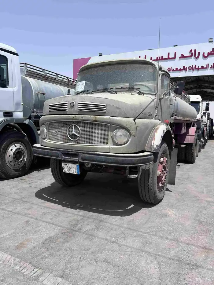 حراج معرض رائد للسيارات والشاحنات والمعدات الثقيله 0
