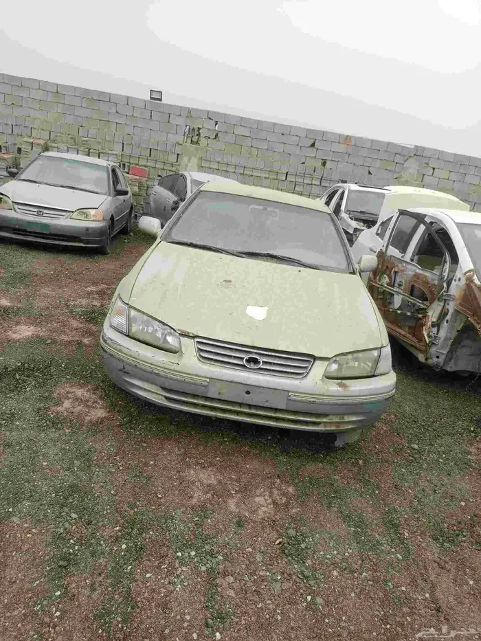 للبيع قطع غيار مستعمل كامري الموديل 2000 3