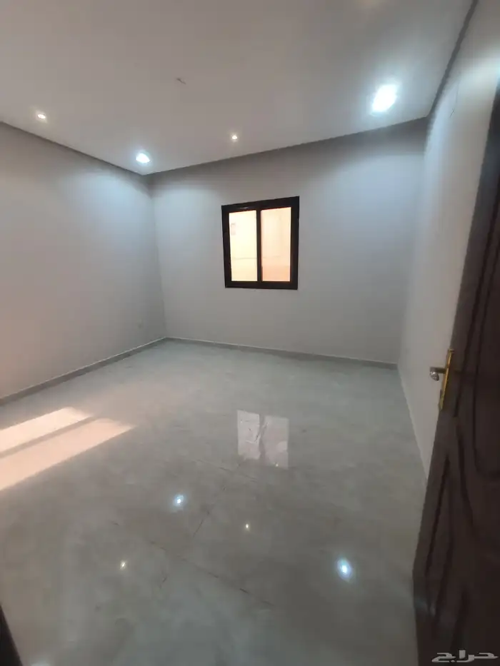 للبيع شقه علويه دور اول فى حى النور بالدمام 450 الف 14