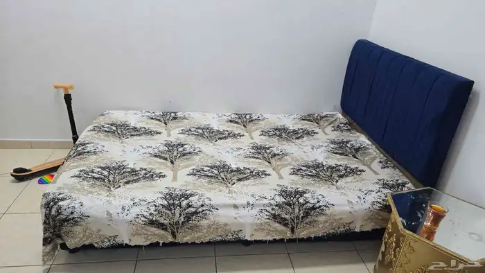 سريرين نفر ونص مع ظهر مخمل أزرق نظيفة 600 ريال 2