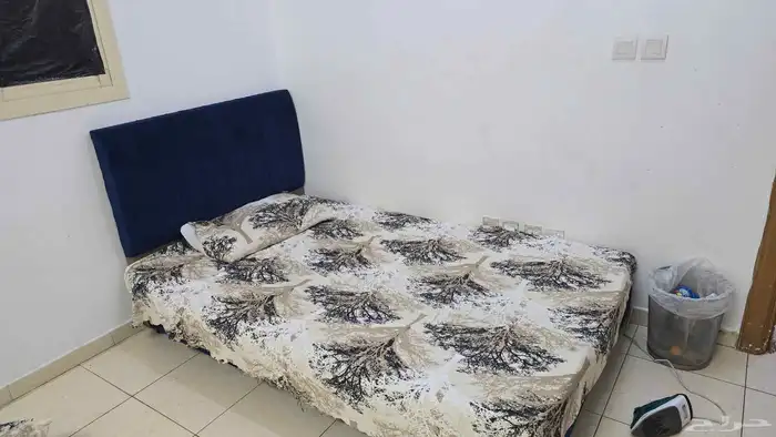 سريرين نفر ونص مع ظهر مخمل أزرق نظيفة 600 ريال 4