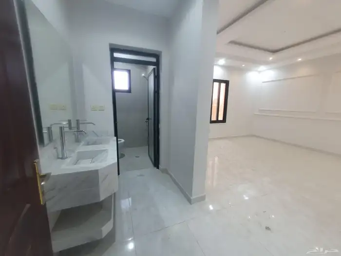 للبيع شقه علويه دور اول فى حى النور بالدمام 450 الف 3