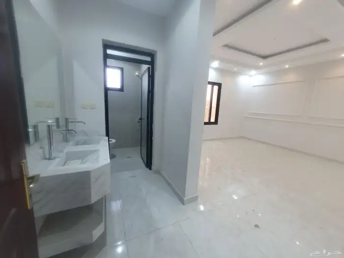 للبيع شقه علويه دور اول فى حى النور بالدمام 450 الف 1