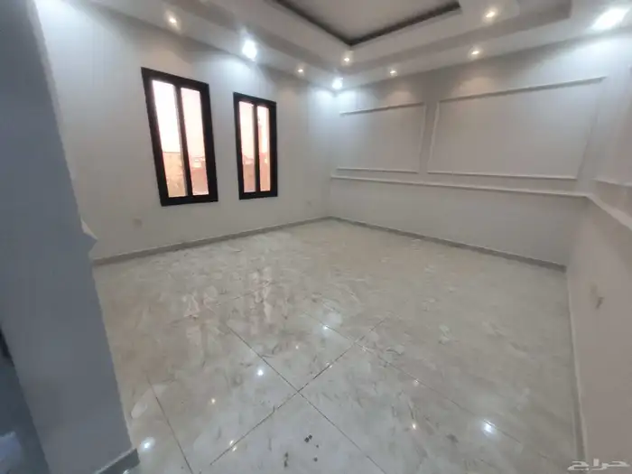 للبيع شقه علويه دور اول فى حى النور بالدمام 450 الف 5