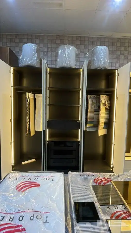 دولاب عرض محل جاهز 1