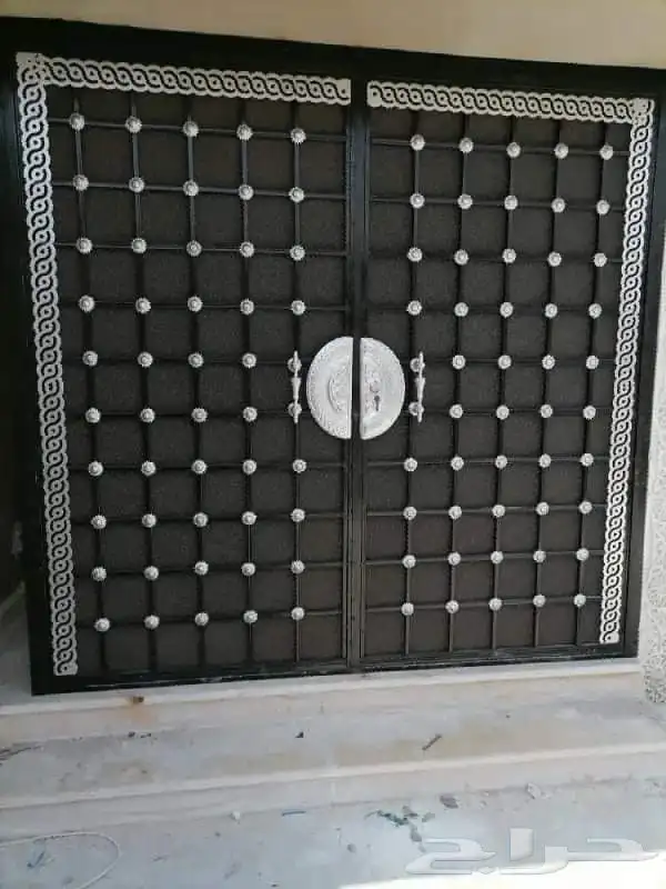 ابواب خشب مستعمل نظيف وشبابيك مستعمله نظيفه جدا 0