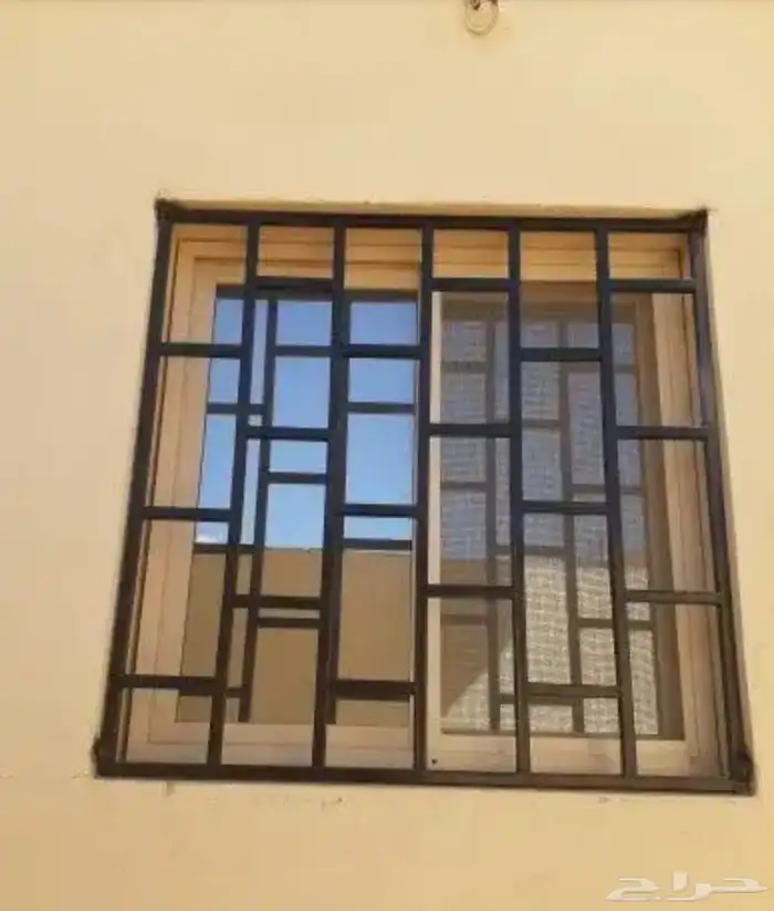 ورشة انس تفصيل جميع اعمال الالمنيوم والزجاج السكريت والحديد 14