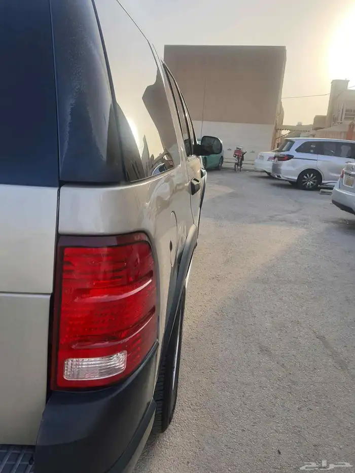 فورد اكسبلورر 2005 11