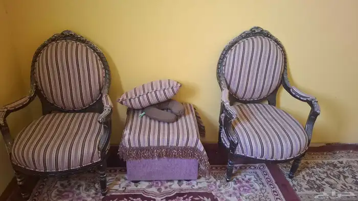 اغراض للبيع لوح ومريات مكتبه نيش مكتب حق شاشه عرض مكتب 4