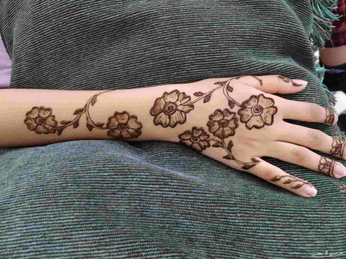 نقش حناء بسعر رمزي 1