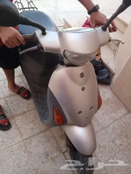 scooter Suzuki 2